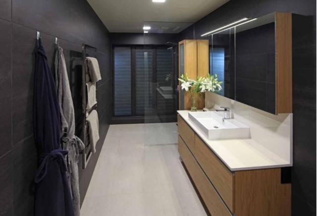 הוילה Oneroa Taonga With Sea Views By Waiheke Unlimited מראה חיצוני תמונה